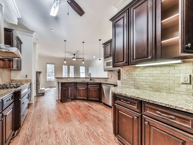 Building Photo - Luxury Alpharetta/Milton Townhouse!!