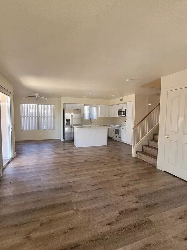 Building Photo - Beautiful 4-bedroon 2.5 bath home