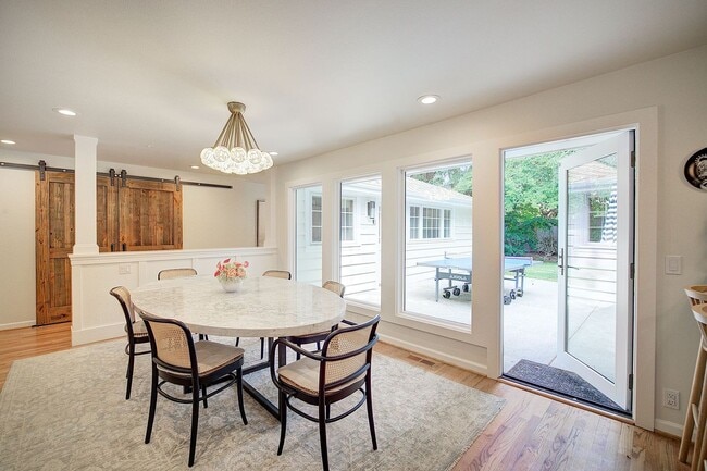 Building Photo - 5bd/2.75ba Mercer Island Home