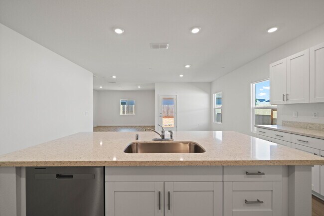 Building Photo - Spacious Brand New 4/2 in Shastina Ranch!