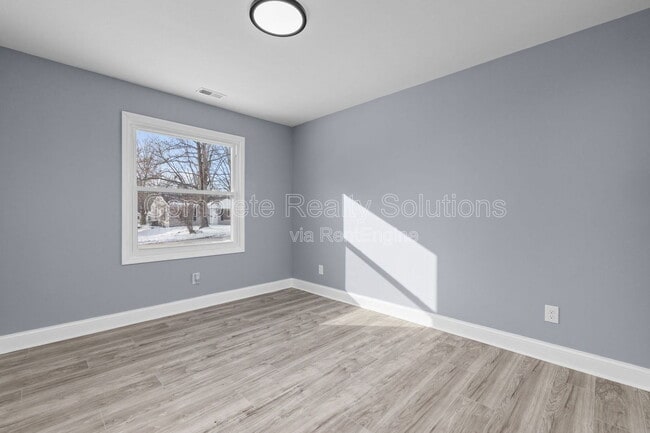 Building Photo - 9722 Lorna Ln