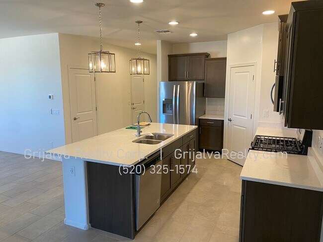 Building Photo - 4 Bed, 3 Bath House + Den + Loft in Gladden Farms * MOVE-IN SPECIAL* (Moore Rd/Tangerine Farms)