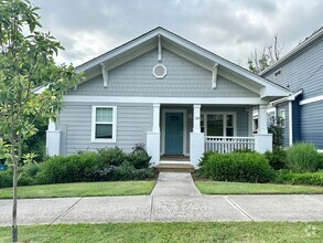 Building Photo - Charming 4 Bedroom, 3 Bath Home in the Hea...