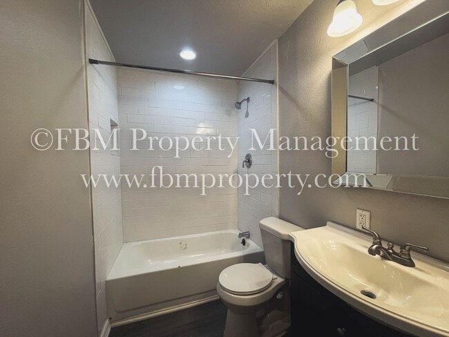 Building Photo - 1307 Janann Ave