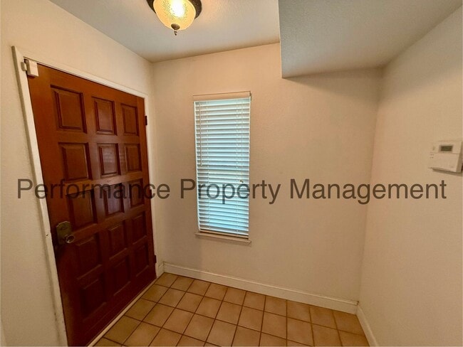 Building Photo - Beautiful 3 Bed/2 Bath NW Bakersfield Home w/ RBP/Pest Control, Pool & Solar