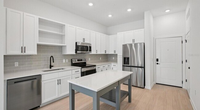 Building Photo - 6907 N Nebraska Ave