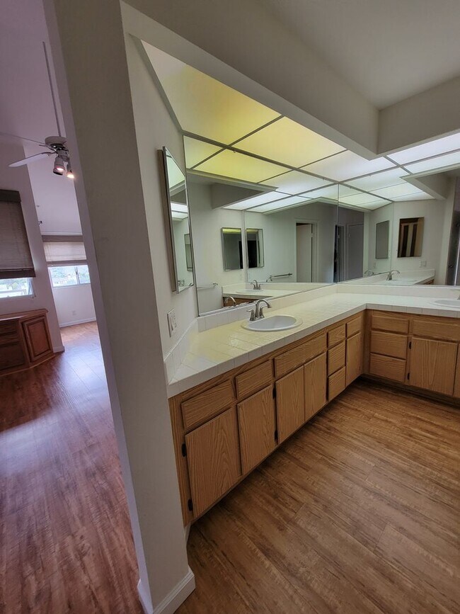 Building Photo - Spacious 2 Bed/2 Bath Condo in the Heart of La Mesa Village offering free COX Cable/WIFI