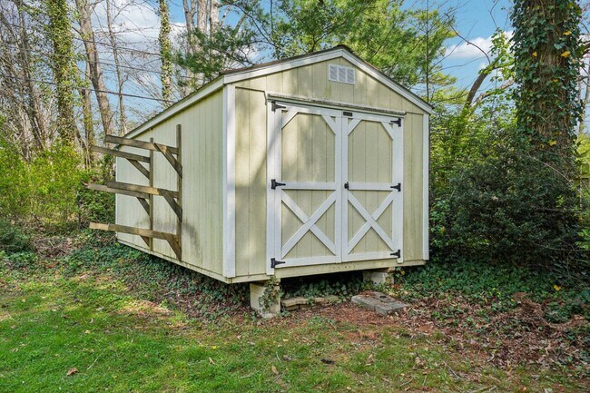 Building Photo - 710 Heatherwood Dr