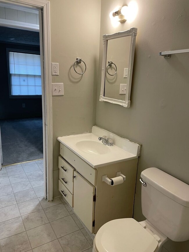 Building Photo - 3 BED, 1 BATH BRICK HOME LOCATED IN TROY