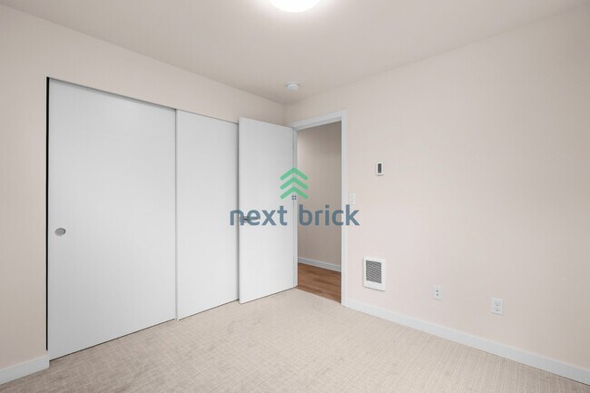 Building Photo - 2 Bed 2 Bath Single-family House Available for Rent!