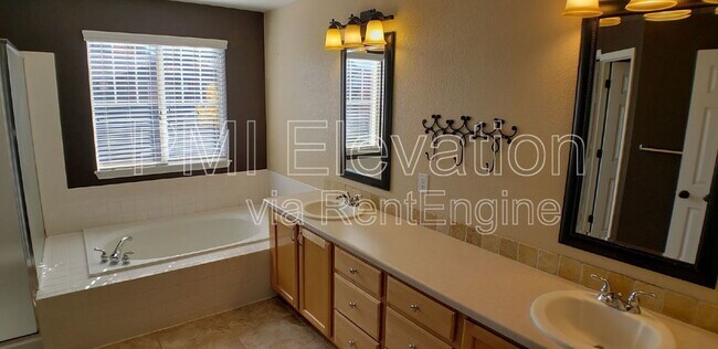 Building Photo - 10740 Windridge Ct