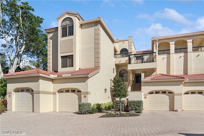 Primary Photo - 7048 Pelican Bay Blvd