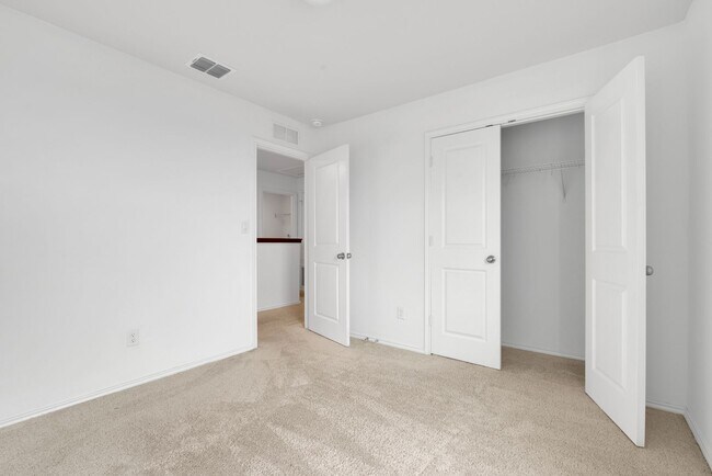 Building Photo - Charming 4-Bedroom Home in Cinco Lakes – Community Amenities & Prime Location!