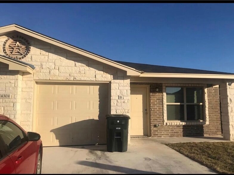 Building Photo - 4304 Ivory Ln