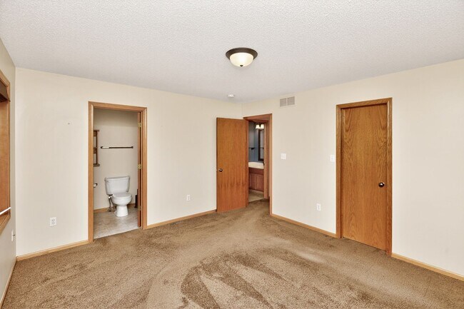 Building Photo - BEAUTIFUL 4-SEASONS ROOM!! 4 Bedroom, 3 Bathroom Home in Waukee!