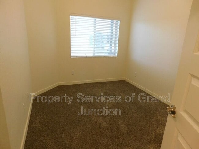 Building Photo - 658 Brookwillow Dr