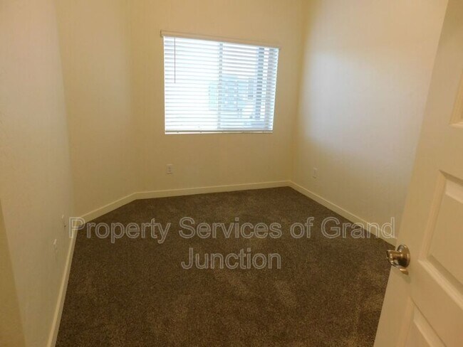 Building Photo - 662 Brookwillow Dr
