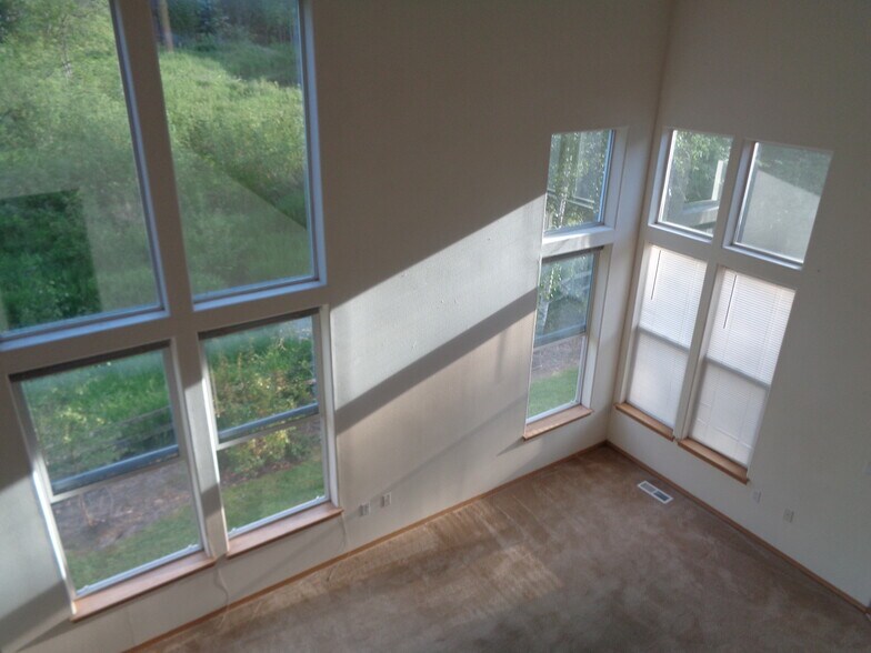 Building Photo - 17604 SW Bany Rd