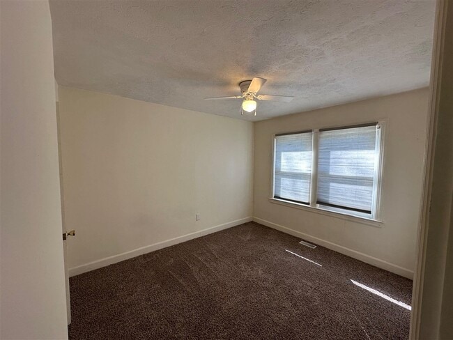 Building Photo - 1021 Roselawn Way