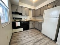 Building Photo - Beautiful 3 BR Townhome in Lovely North Hills Location! CALL TODAY !