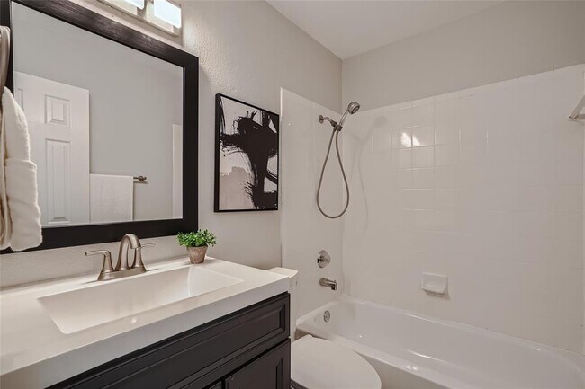 Building Photo - 1701 Hollow Tree Blvd