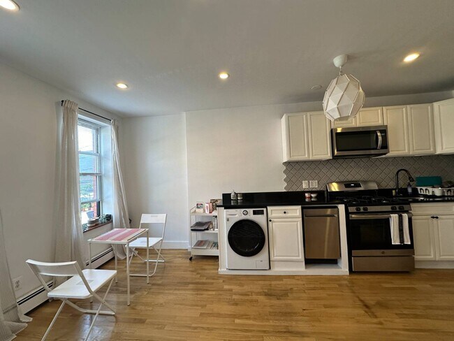 Building Photo - 293 Van Brunt St