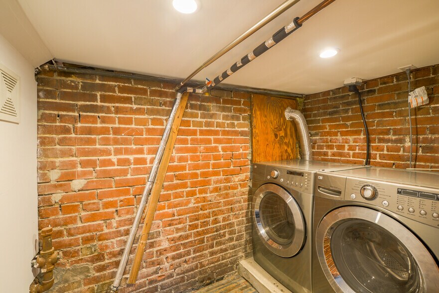 Laundry room - 529 Cherokee Street