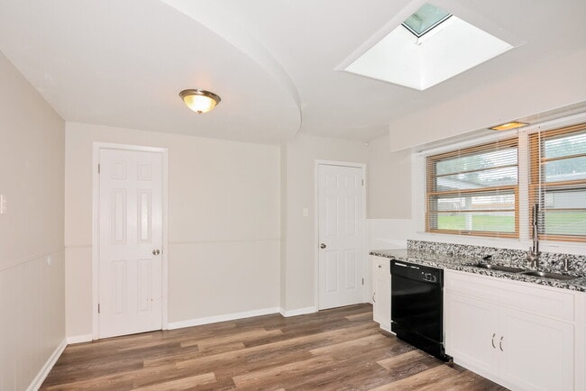 Building Photo - 1255 Del Rey Dr