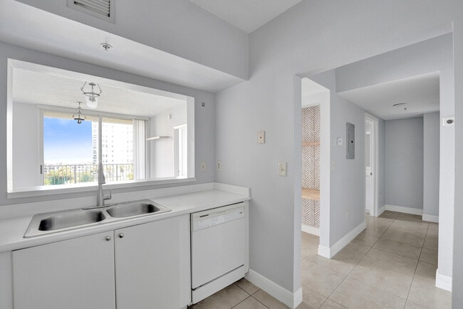 Building Photo - 3020 NE 32nd Ave