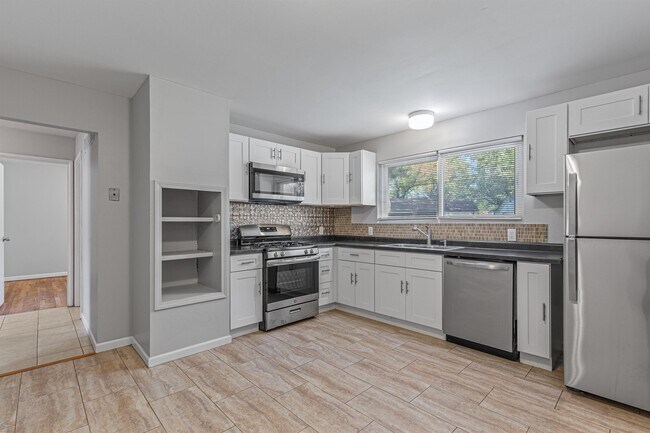Building Photo - 3280 Brookshire Dr