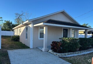 Building Photo - 3 Bedroom 2 Bathroom in Haines City