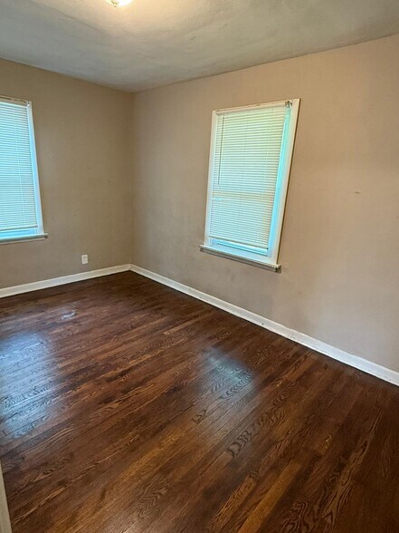 Building Photo - 531 Ames Pl