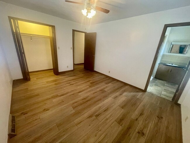 Building Photo - 3269 N Weller Ave