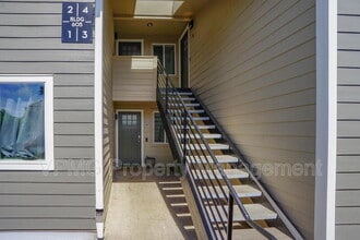 Building Photo - 605 SE 121st Ave
