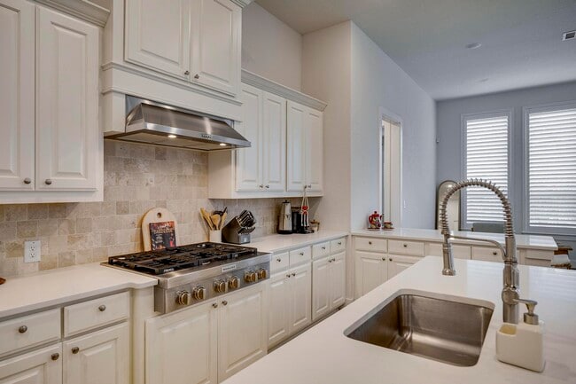Building Photo - 7038 Cantera Manor Blvd