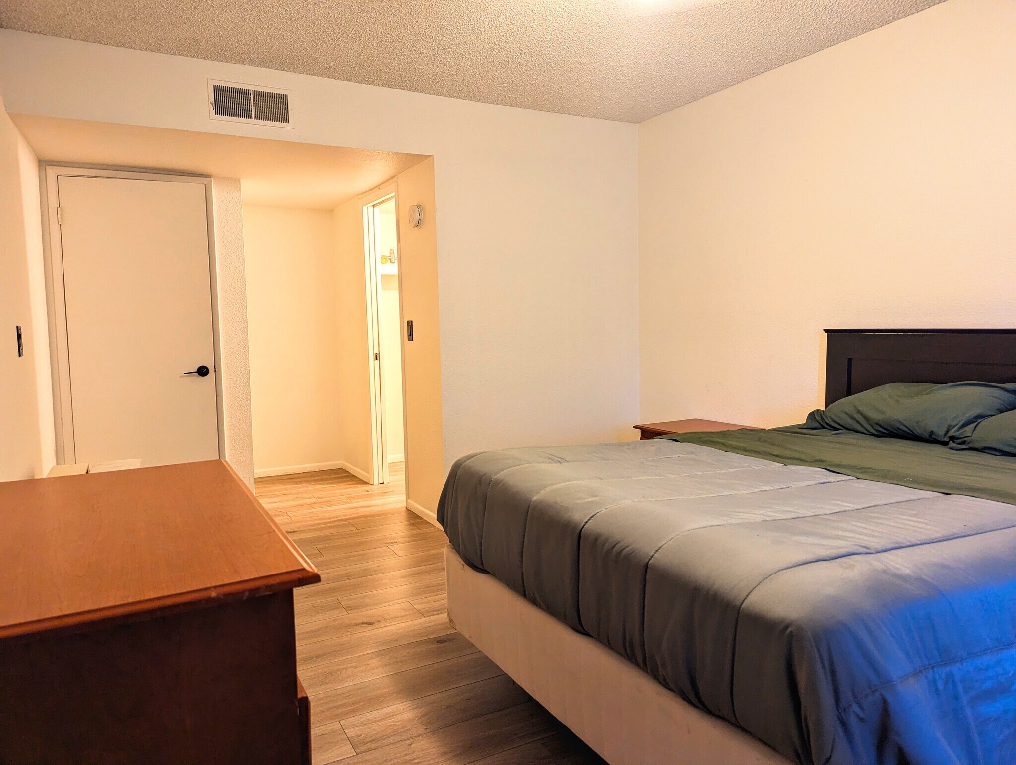 Building Photo - 4406 W Palmaire Ave