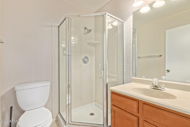 Building Photo - 921 W University Dr