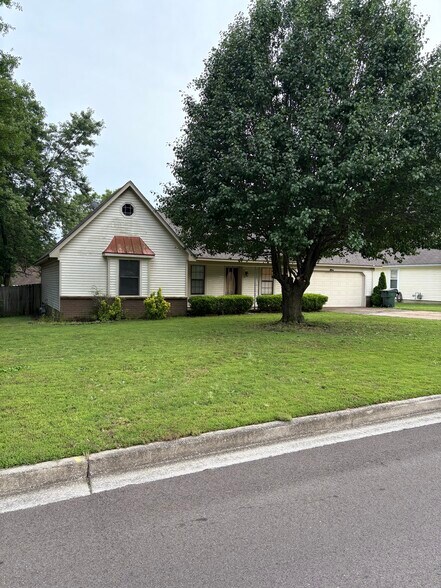 Primary Photo - 973 Greencliff Dr