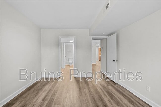 Building Photo - 1522 Benjamin Pkwy