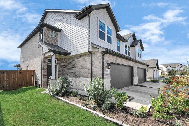 Building Photo - 21042 Shore Oak Dr
