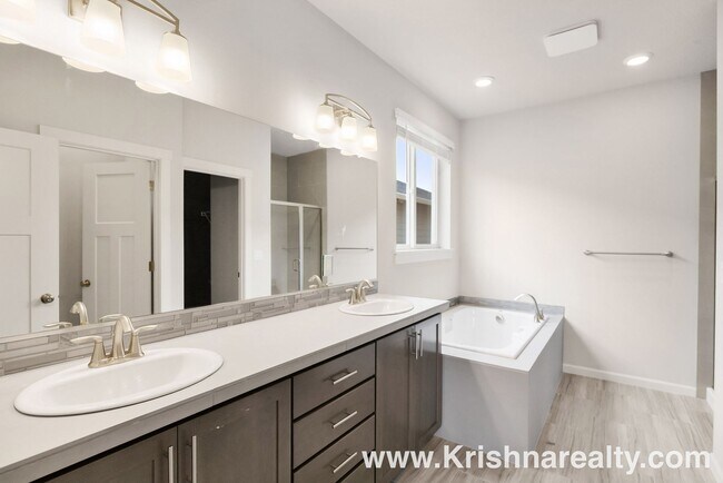 Building Photo - Beautiful Modern | ONE LEVEL 4BD | 2 BA | Single Family Home | Laurel Woods Community Located In ...