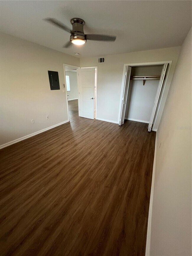 Building Photo - 14459 River Beach Dr
