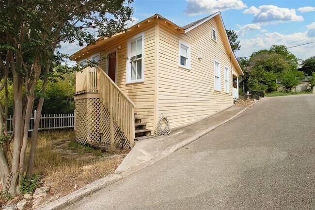 Building Photo - 2 br, 1 bath House - 431 Lindsey St