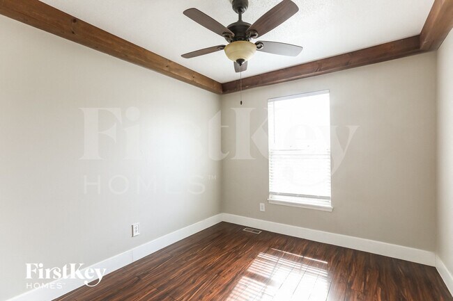 Building Photo - 3612 NE 81st Terrace