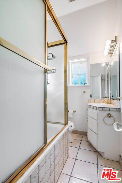 Building Photo - 2441 Glendower Ave