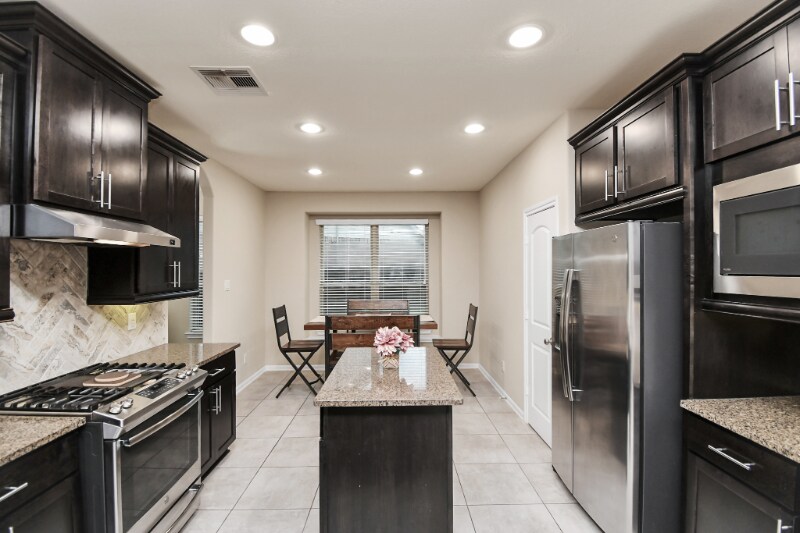 Building Photo - 1539 Giles Dr