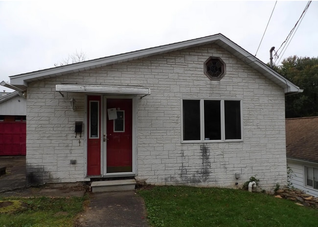 Primary Photo - Newly Renovated 3 Bed/1 Bath Single Family...