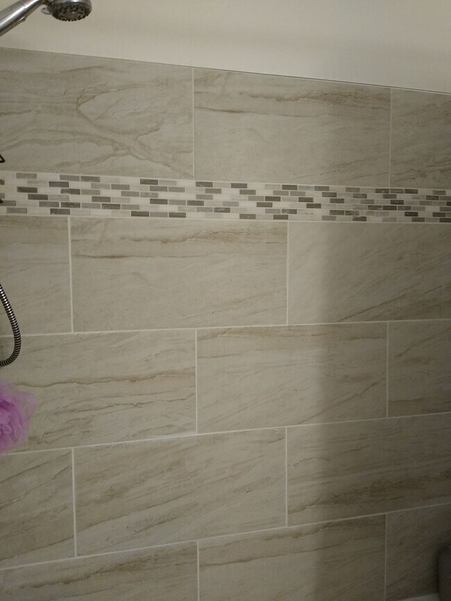 Building Photo - Highlands 1 Bedroom 1 Bath w/ Yard and Laundry!