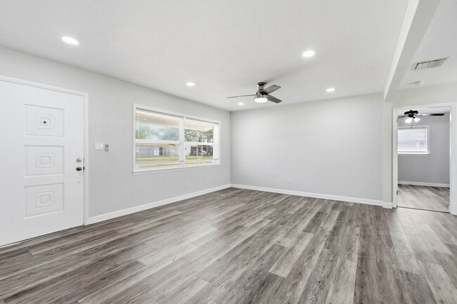 Building Photo - Section 8 Accepted! Beautiful Home in Largo - Spacious Backyard and Move-in ready! 3bed|2bath