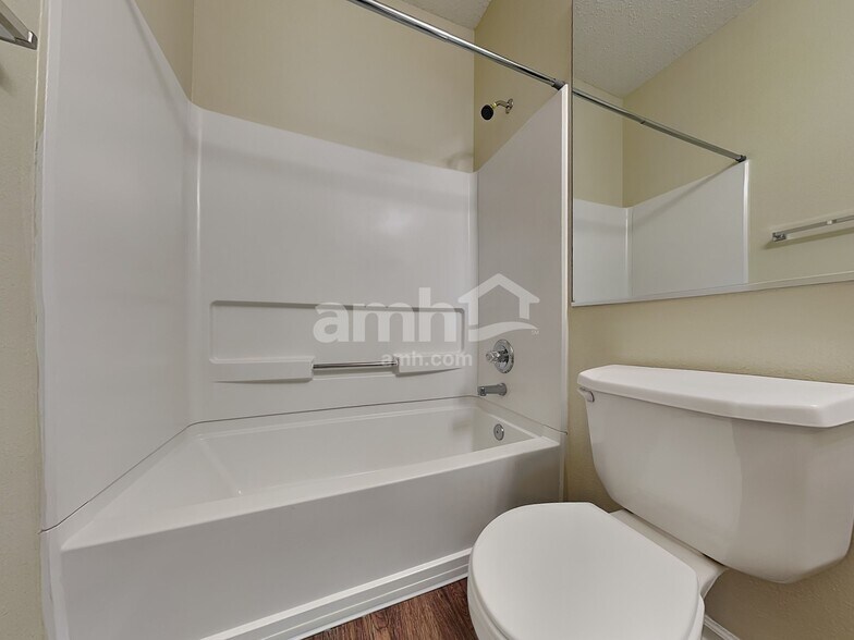 Building Photo - 9931 Lakefield Ln